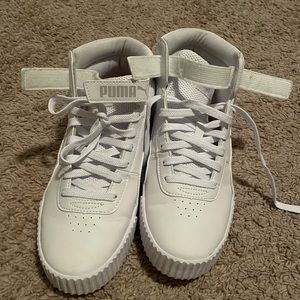 Very gently used Puma sneakers! Worn twice!